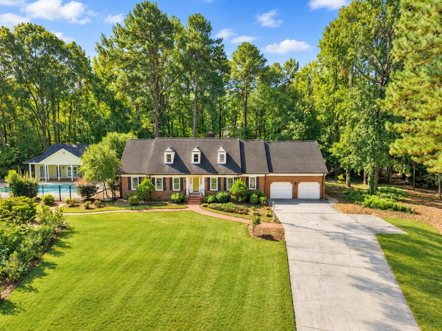 115 Meadowglades Ln